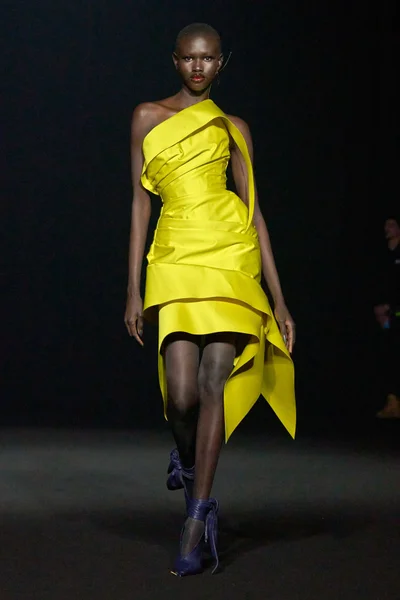 Look 30